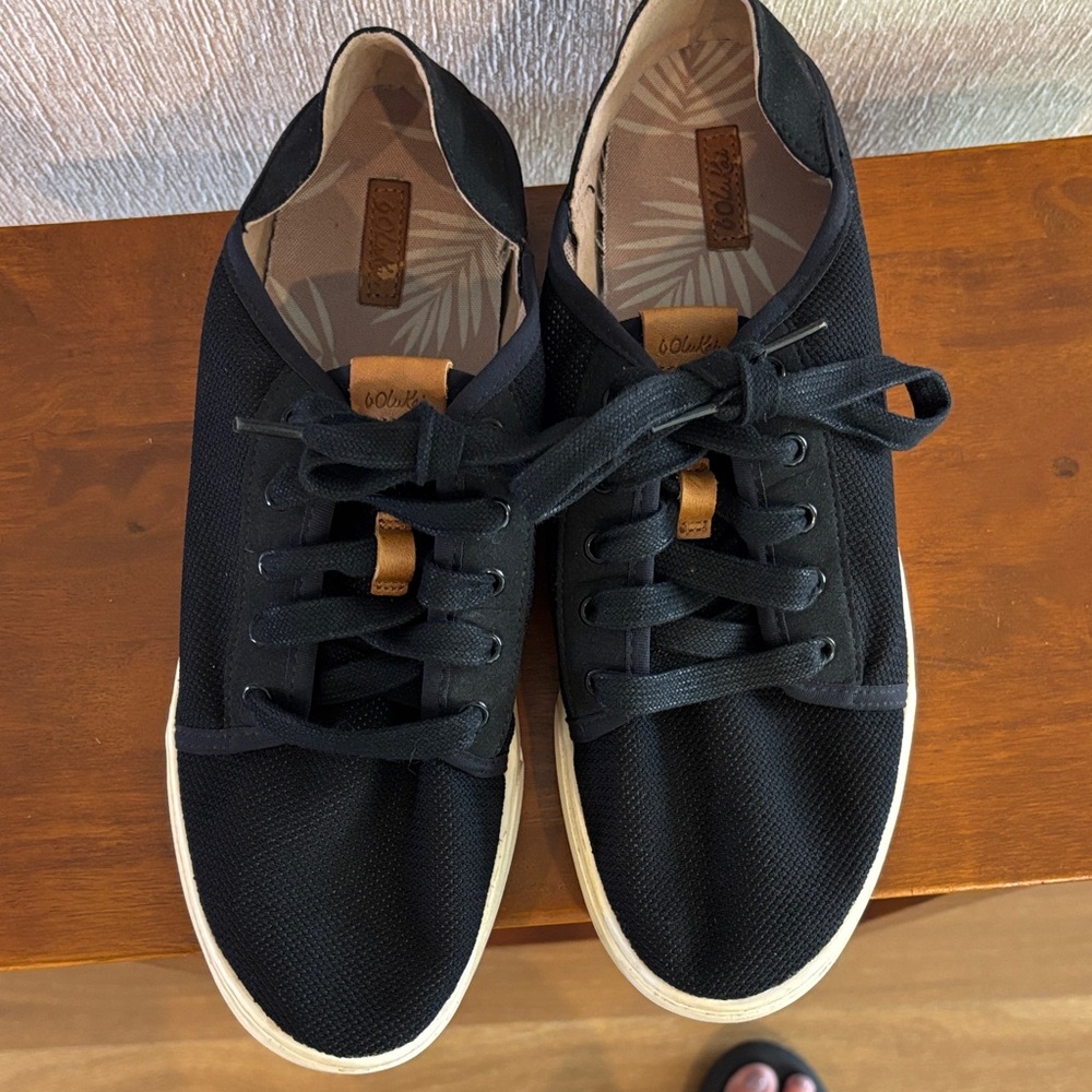 OLAKAI PEHUEA LI  Black Woman’s Lace-Up Sneakers